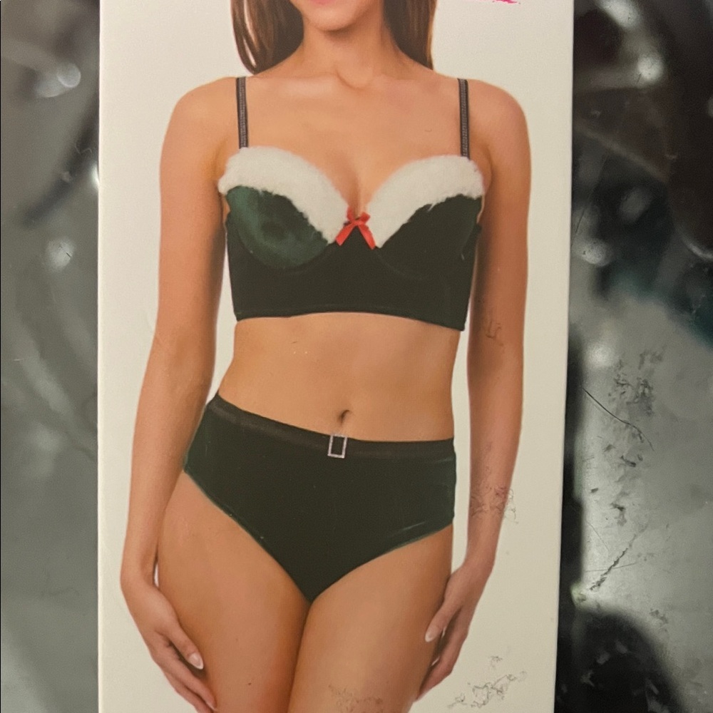 Santa ๐
bra set - Picture 1 of 2